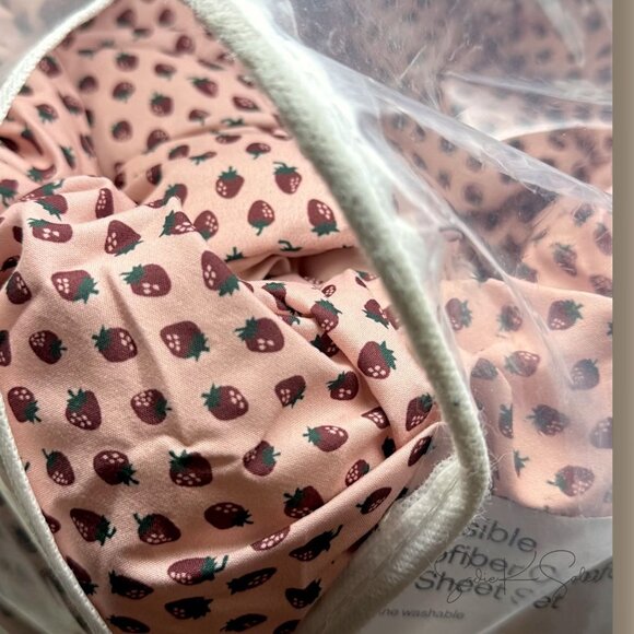 7pc Queen Strawberry Print Comforter & Sheet Set - Room Essentials - Target 2023 - Picture 7 of 8